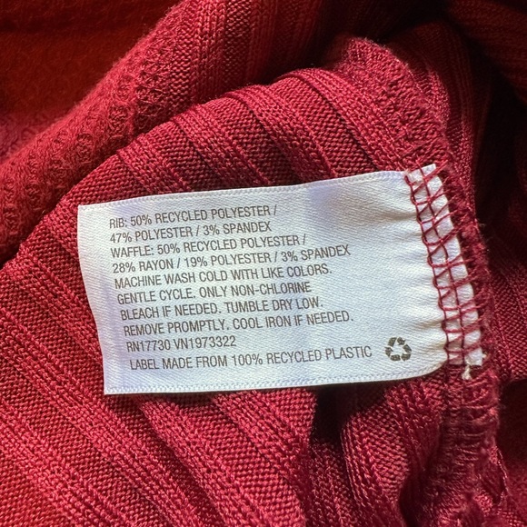 WILD FABLE BEAUTIFUL WINE OVERSIZED TOP. SIZE SMALL. - Picture 7 of 7